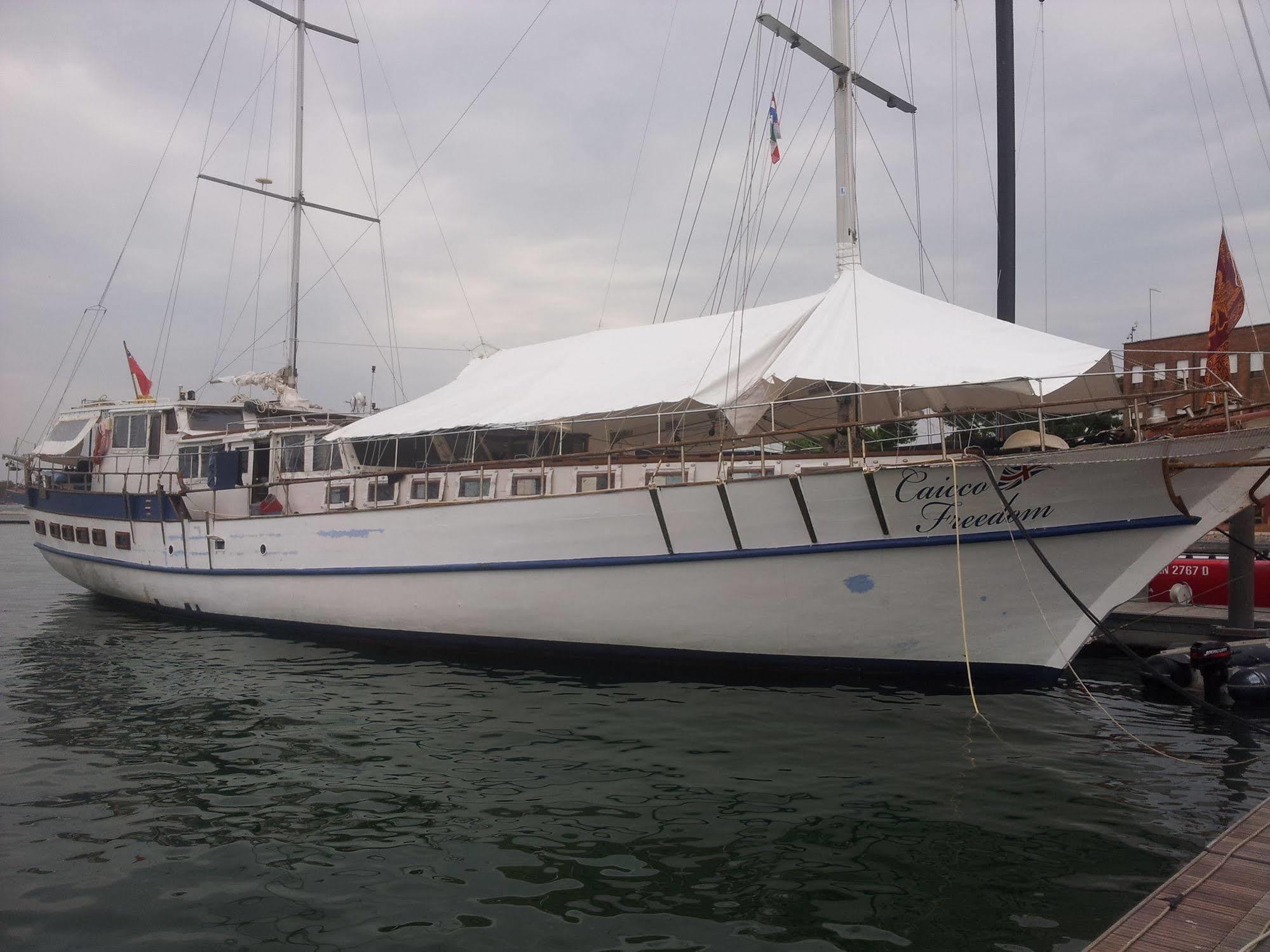 Venezia Boat & Breakfast Caicco Freedom Hotel Ngoại thất bức ảnh