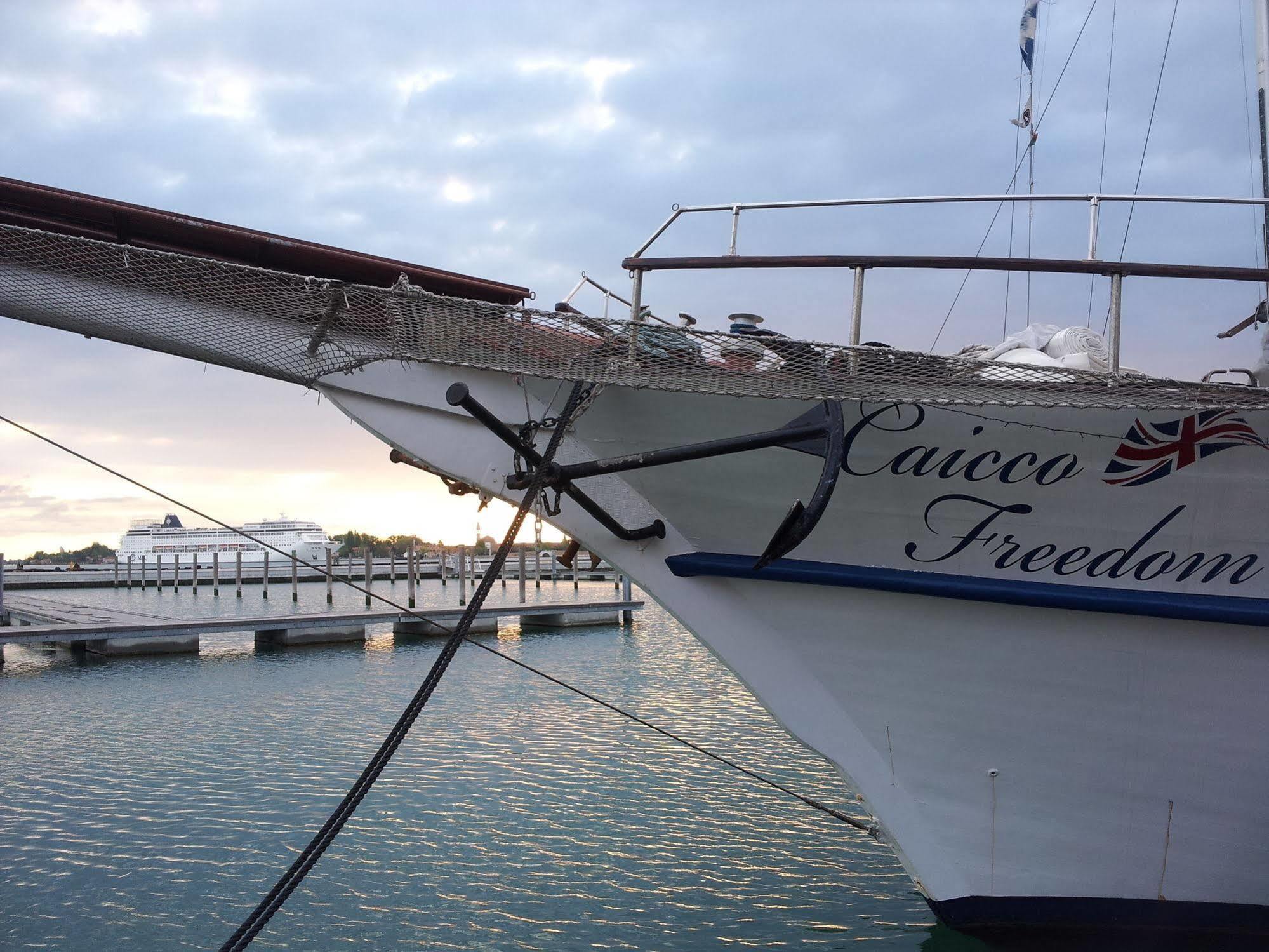 Venezia Boat & Breakfast Caicco Freedom Hotel Ngoại thất bức ảnh